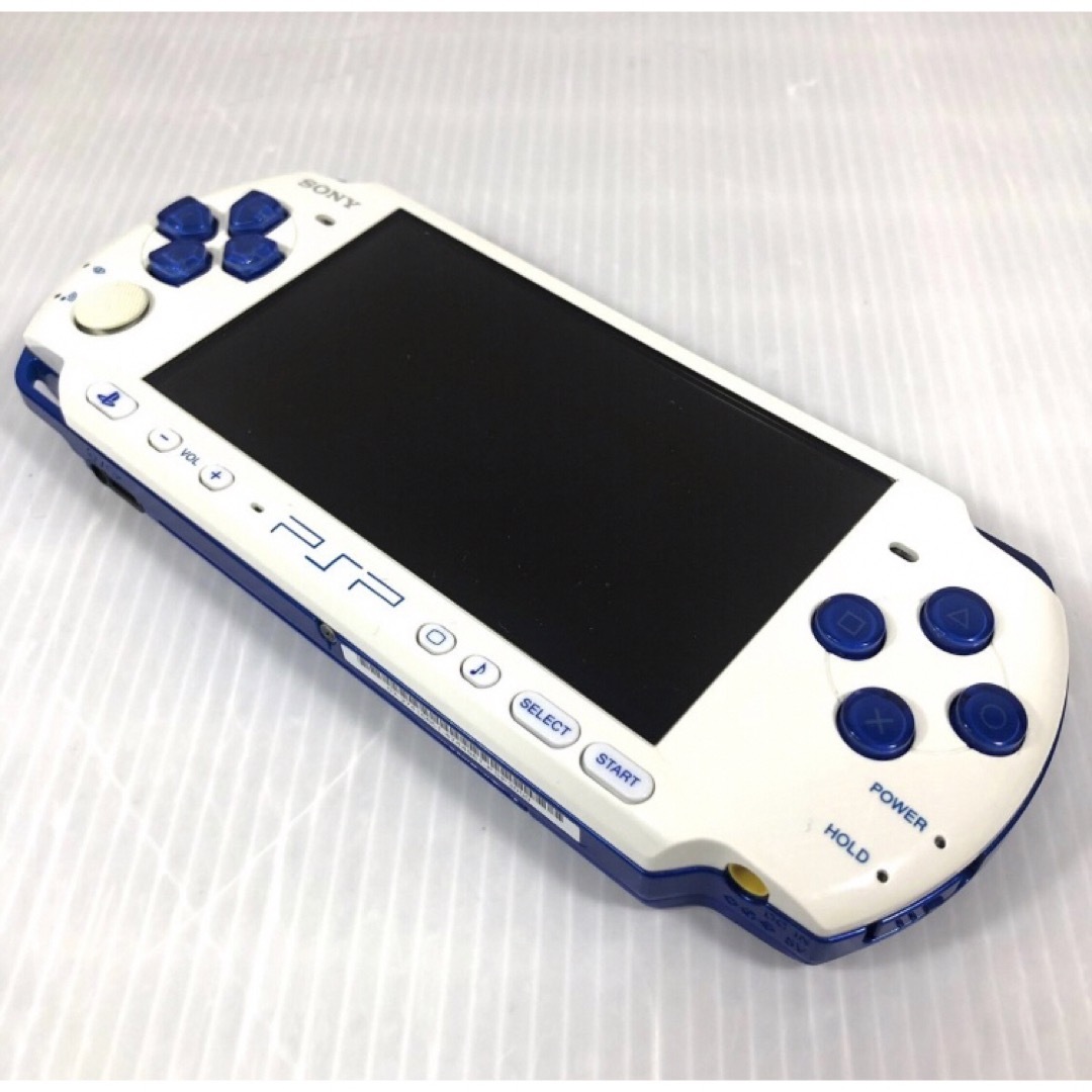 PlayStation Portable(プレイステーションポータブル)のPSP バリューパック 3000 ホワイト/ブルー エンタメ/ホビーのゲームソフト/ゲーム機本体(家庭用ゲーム機本体)の商品写真