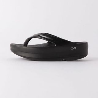 ウーフォス(OOFOS)のoofosウーホスウーメガBLACK厚底サンダル爆売れ(サンダル)