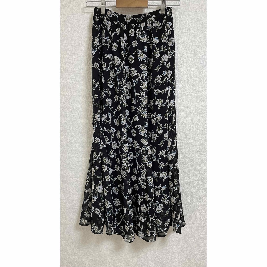 JEANASIS(ジーナシス)のジーナシス  花柄ロングスカート レディースのスカート(ロングスカート)の商品写真