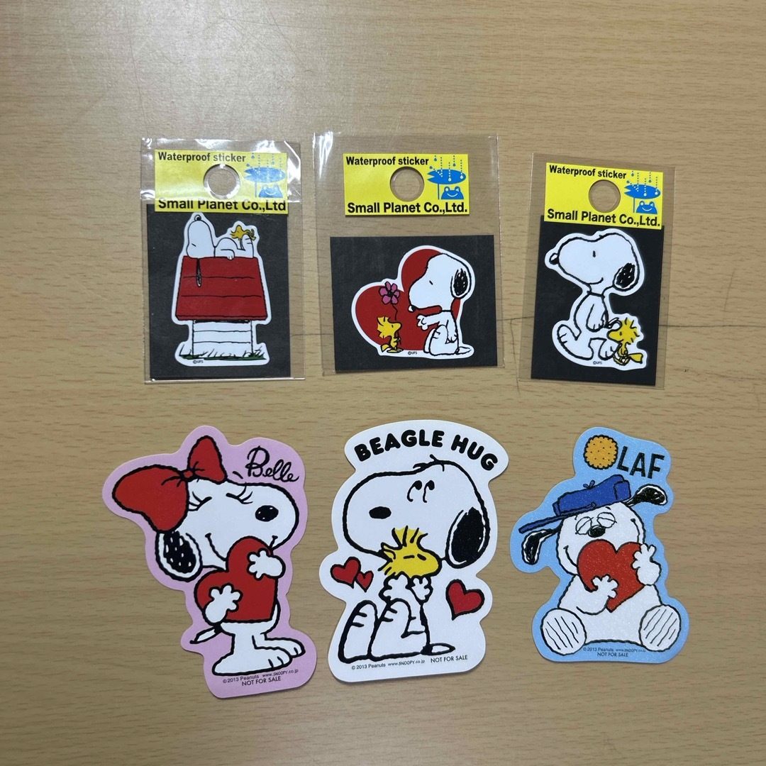 SNOOPY(スヌーピー)のスヌーピー　ステッカー　非売品　含む6枚セット エンタメ/ホビーのコレクション(ノベルティグッズ)の商品写真