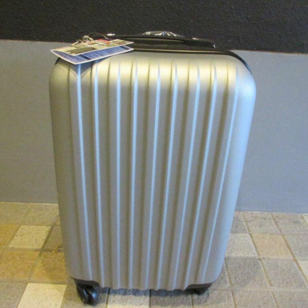 送料込み キャプテンスタッグ スーツケース キャリーバッグ シルバー 機内持込可 メンズのバッグ(トラベルバッグ/スーツケース)の商品写真