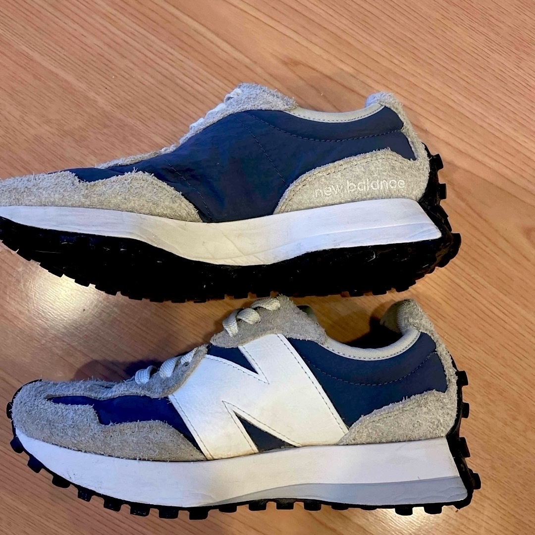 New Balance(ニューバランス)の値下げ　ニューバランスMS327CZ  22.5cm レディースの靴/シューズ(スニーカー)の商品写真