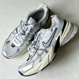 ナイキ(NIKE)のNIKE V2K RUN metallic silver ZARA drawer(スニーカー)