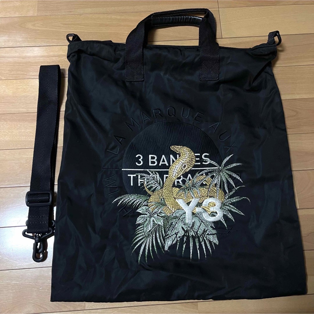 Y-3(ワイスリー)のY-3ワイスリー2wayコブラ刺繍トートバッグ ヨウジヤマモト メンズのバッグ(ショルダーバッグ)の商品写真