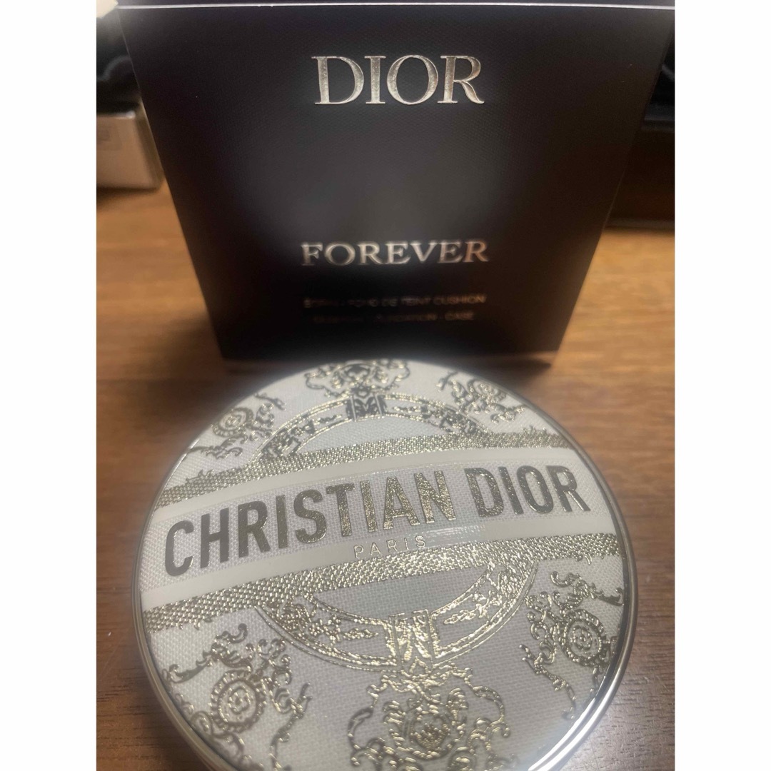 Christian Dior(クリスチャンディオール)のDIOR 23クリスマス限定ファンデケース^_^未使用 コスメ/美容のベースメイク/化粧品(ファンデーション)の商品写真