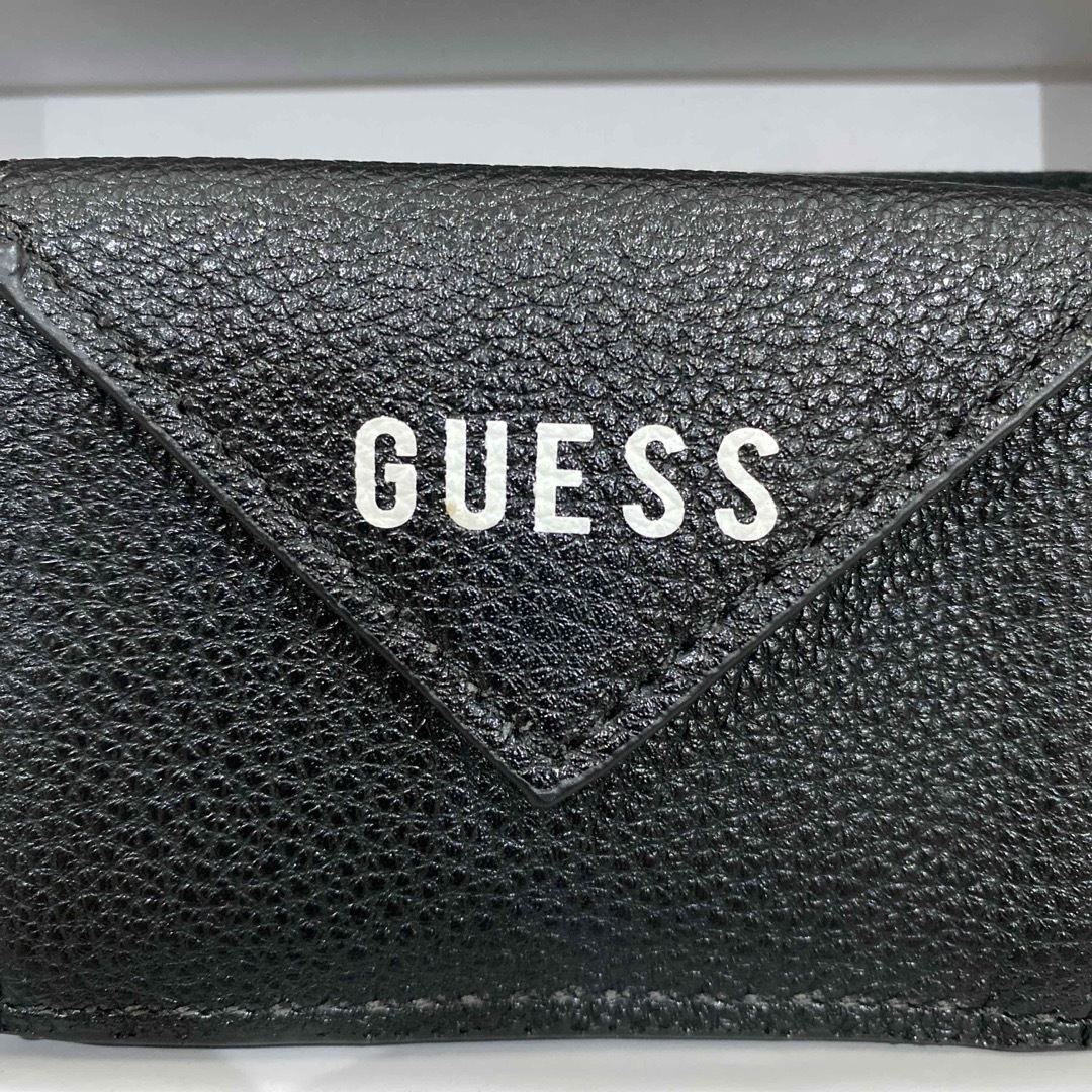 GUESS(ゲス)の新品　新品【GUESS】ゲス　ロゴ　三つ折り財布　ミニウォレット　ブラック レディースのファッション小物(財布)の商品写真