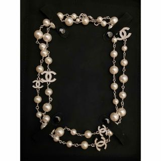 シャネル(CHANEL)のCHANEL パール　ビジュー　ロング　ネックレス(ネックレス)