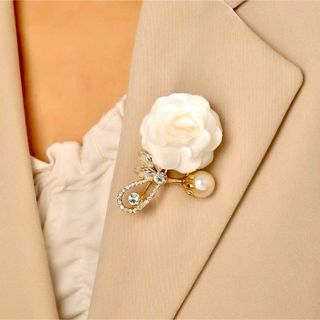 サンゴ ワンポイントブローチ K18の通販 by JewelryBox⭐︎魅惑の宝石 サンゴ ワンポイントブローチ K18の通販 by JewelryBox⭐︎魅惑の宝石