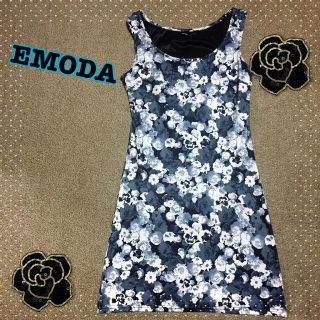 エモダ(EMODA)のEMODA 花柄ワンピース(ひざ丈ワンピース)