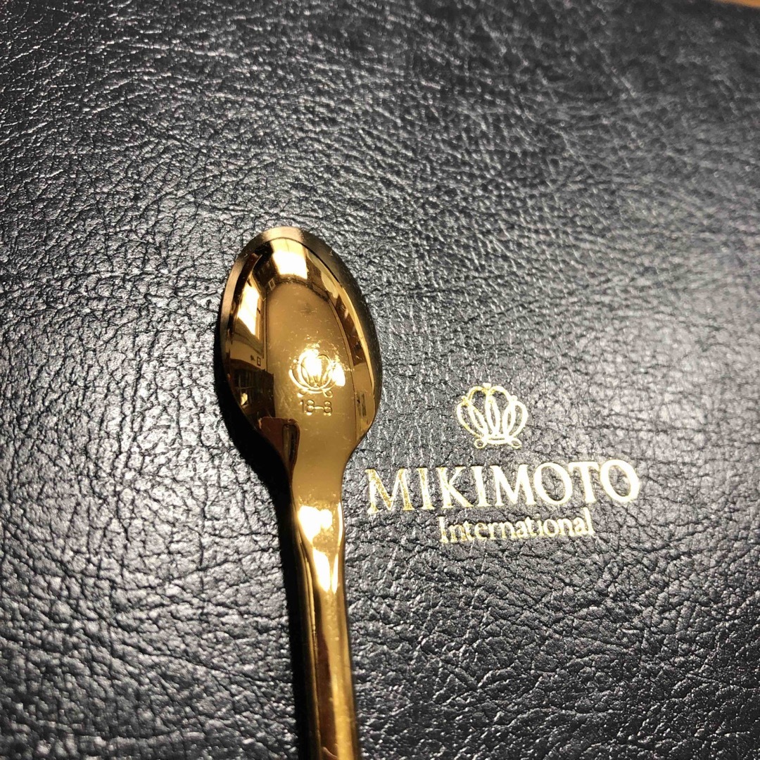 MIKIMOTO(ミキモト)のミキモトティースプーン5本セットゴールドスリム　箱なし インテリア/住まい/日用品のキッチン/食器(カトラリー/箸)の商品写真