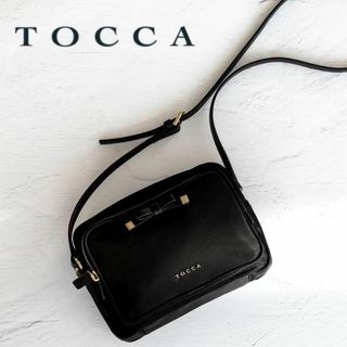 トッカ(TOCCA)の【新品未使用】トッカ CARRE NYLONショルダーバッグ ブラック系(ショルダーバッグ)