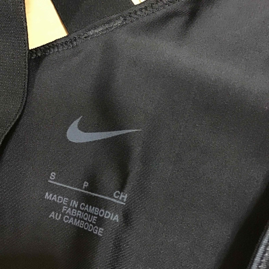 NIKE(ナイキ)のNIKE スポーツウエア上下 レディースの下着/アンダーウェア(ブラ&ショーツセット)の商品写真