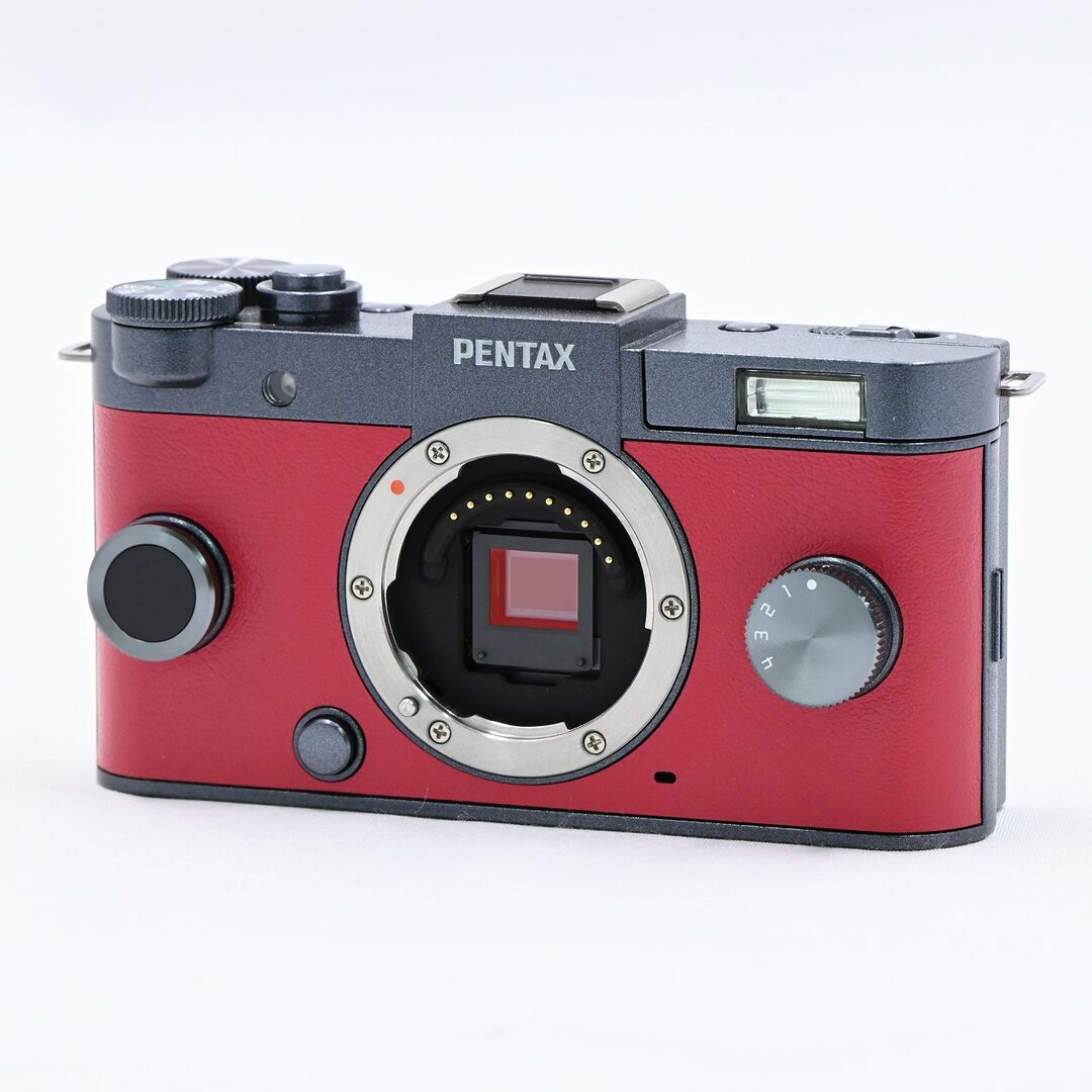 PENTAX(ペンタックス)のPENTAX Q-S1 ズームレンズキット ガンメタル×カーマインレッド スマホ/家電/カメラのカメラ(ミラーレス一眼)の商品写真