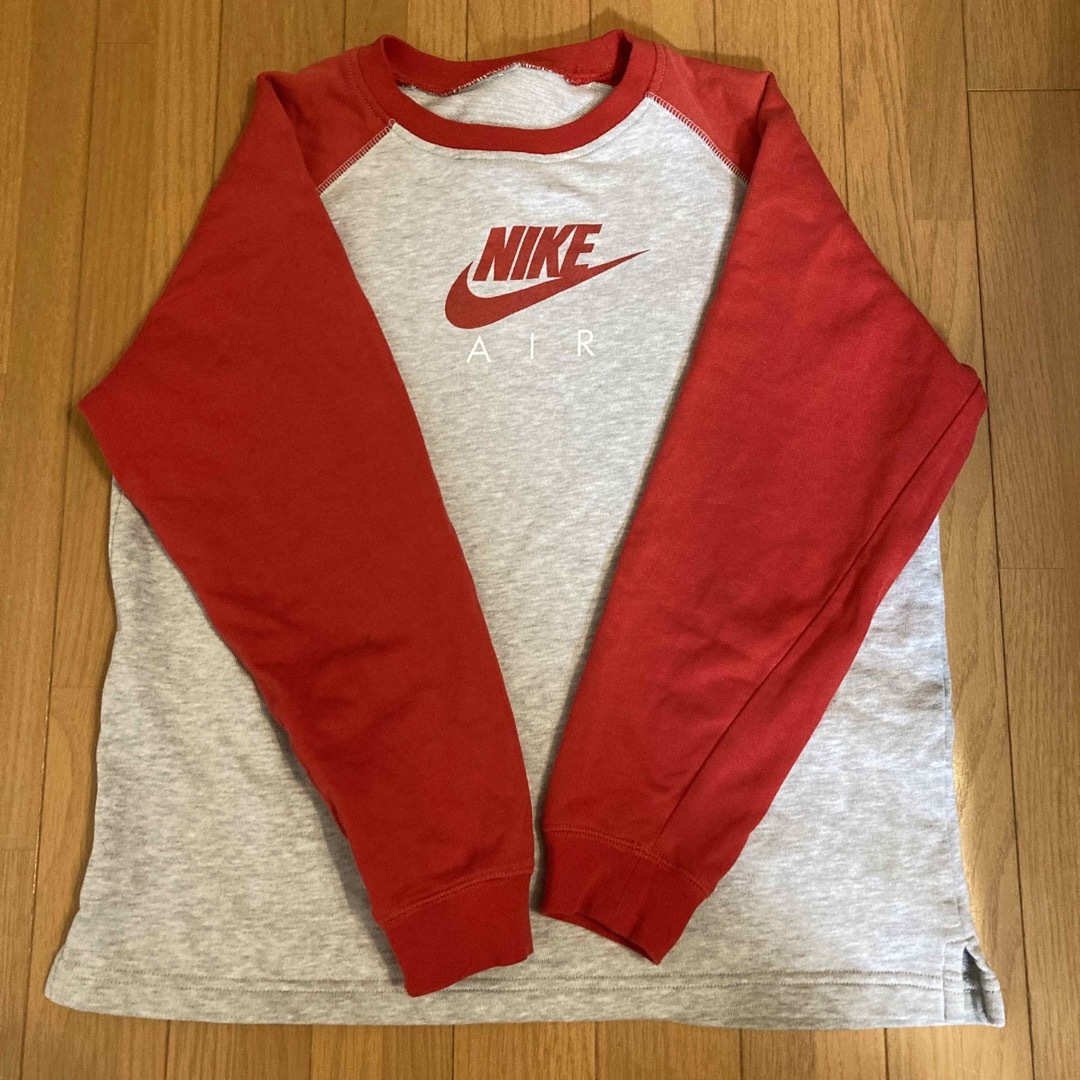 NIKE(ナイキ)のNIKEトレーナー キッズ/ベビー/マタニティのキッズ服男の子用(90cm~)(ニット)の商品写真