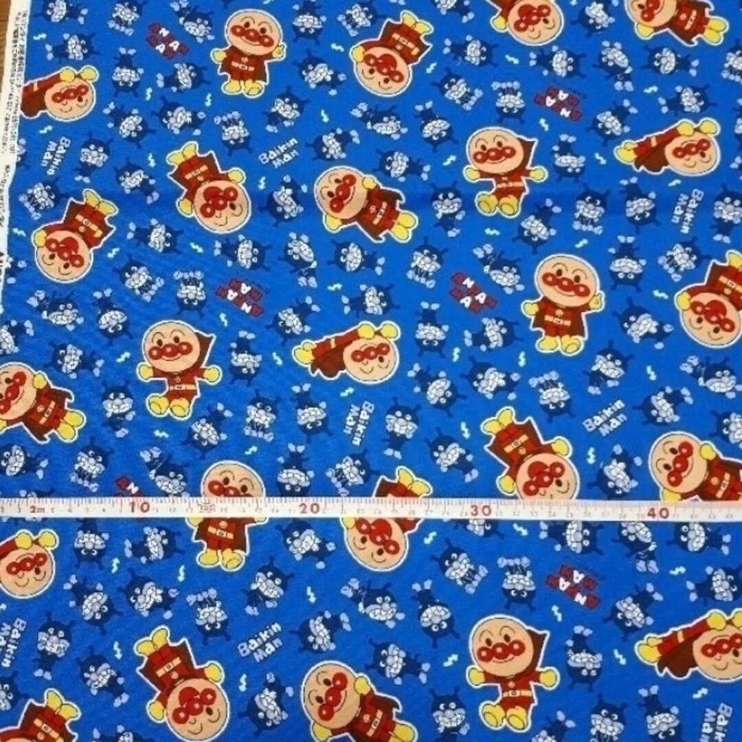 アンパンマン 青色 110cm巾×50cm 生地 布 ハギレ ハンドメイドの素材/材料(生地/糸)の商品写真
