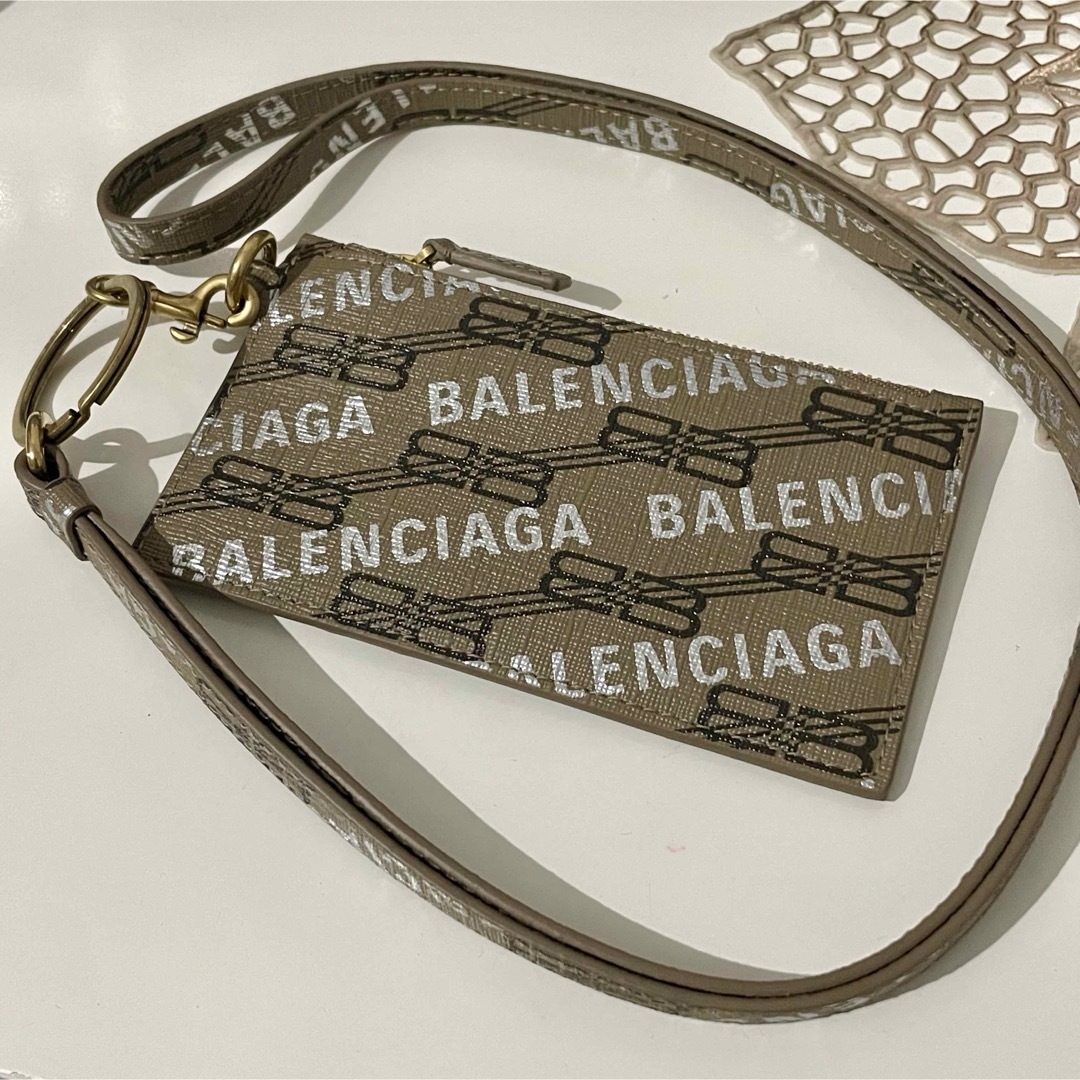 Balenciaga(バレンシアガ)のバレンシアガ　ストラップ付きコイン&カードホルダーBB Monogram レディースのファッション小物(コインケース)の商品写真