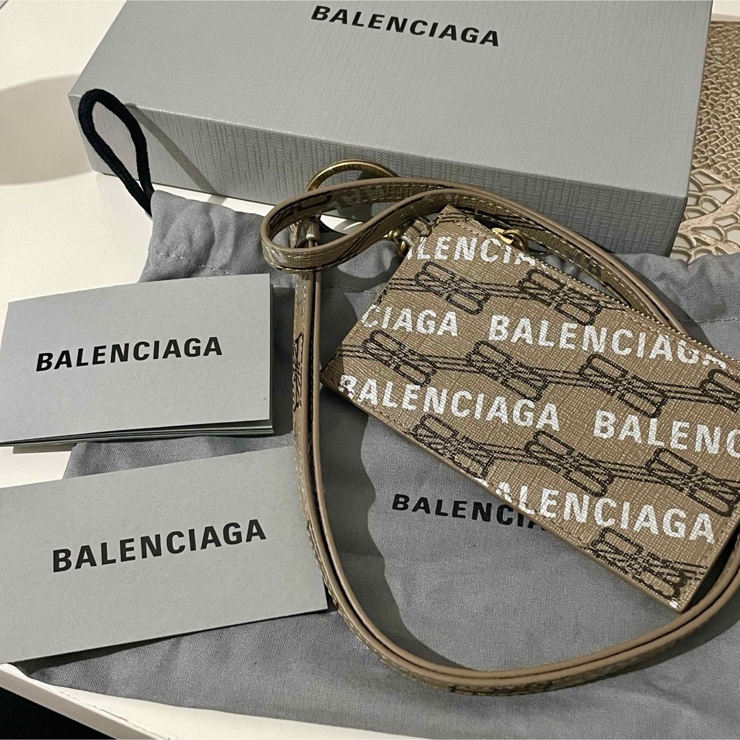 Balenciaga(バレンシアガ)のバレンシアガ　ストラップ付きコイン&カードホルダーBB Monogram レディースのファッション小物(コインケース)の商品写真