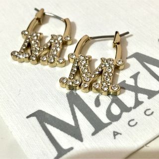 マックスマーラ(Max Mara)の訳あり　Maxmara キラキラ　クリスタル　M ピアス　付属品なし(ピアス)