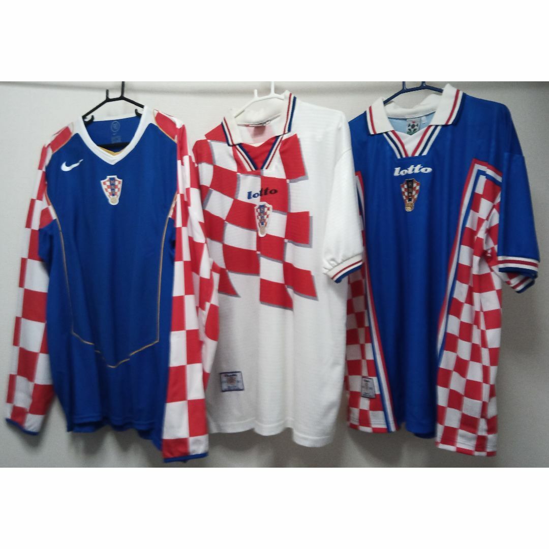 lotto(ロット)のヨーロッパ代表チームセット　スペイン　クロアチア スポーツ/アウトドアのサッカー/フットサル(ウェア)の商品写真
