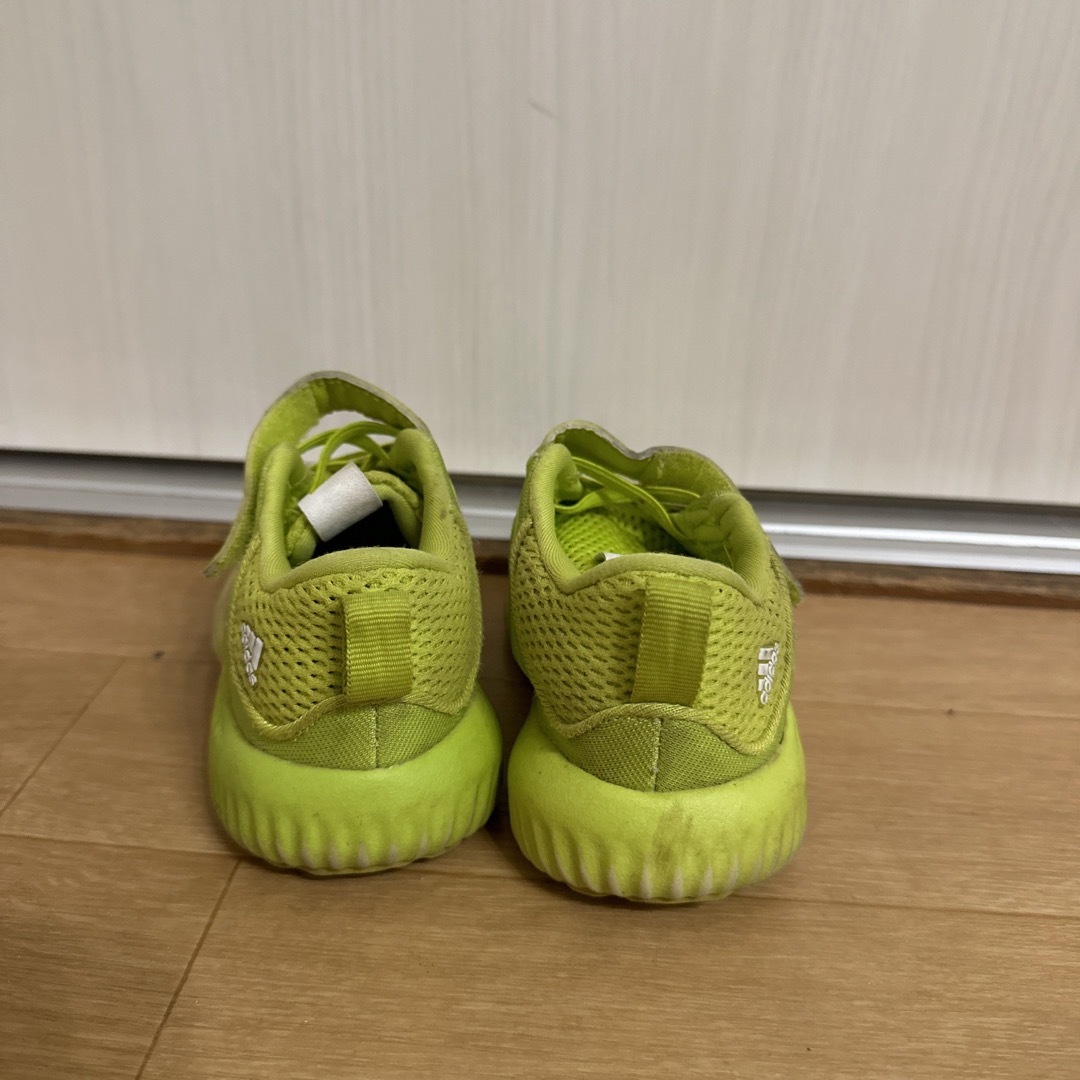 adidas(アディダス)のadidas アディダス　キッズスニーカー　グリーン　黄緑　14cm キッズ/ベビー/マタニティのベビー靴/シューズ(~14cm)(スニーカー)の商品写真