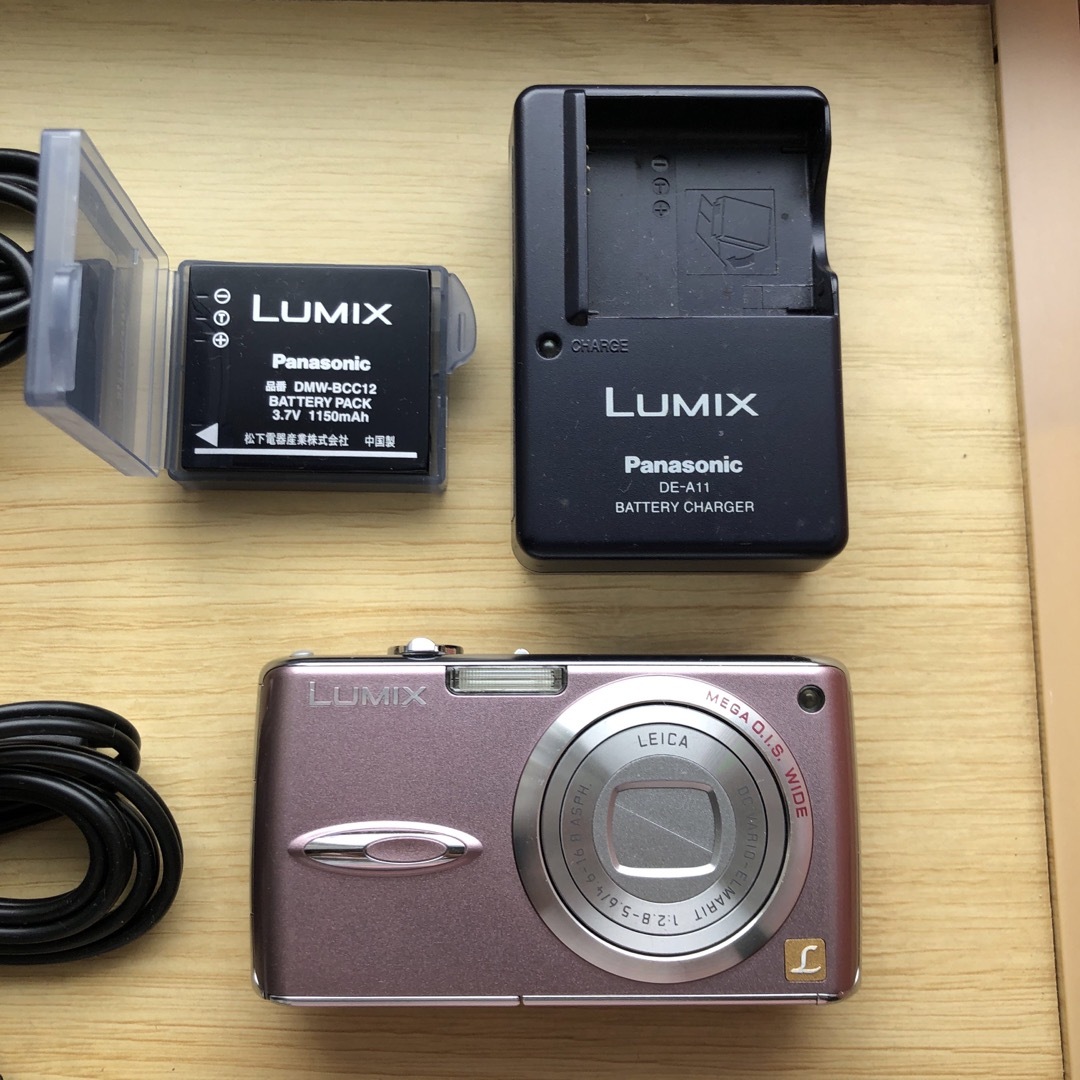 Panasonic(パナソニック)のパナソニック LUMIX DMC-FX01 ピンク 付属品付 スマホ/家電/カメラのカメラ(コンパクトデジタルカメラ)の商品写真