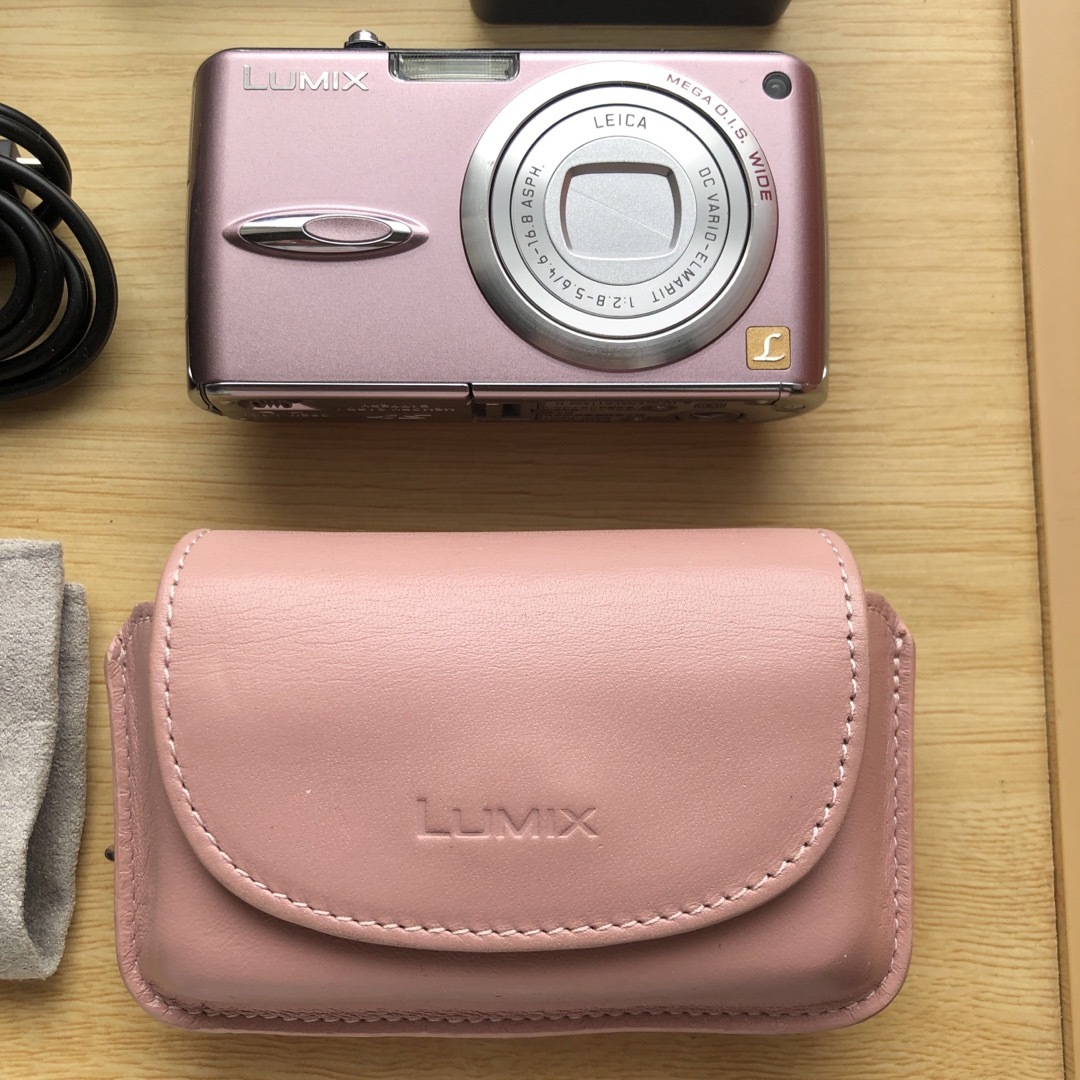 Panasonic(パナソニック)のパナソニック LUMIX DMC-FX01 ピンク 付属品付 スマホ/家電/カメラのカメラ(コンパクトデジタルカメラ)の商品写真