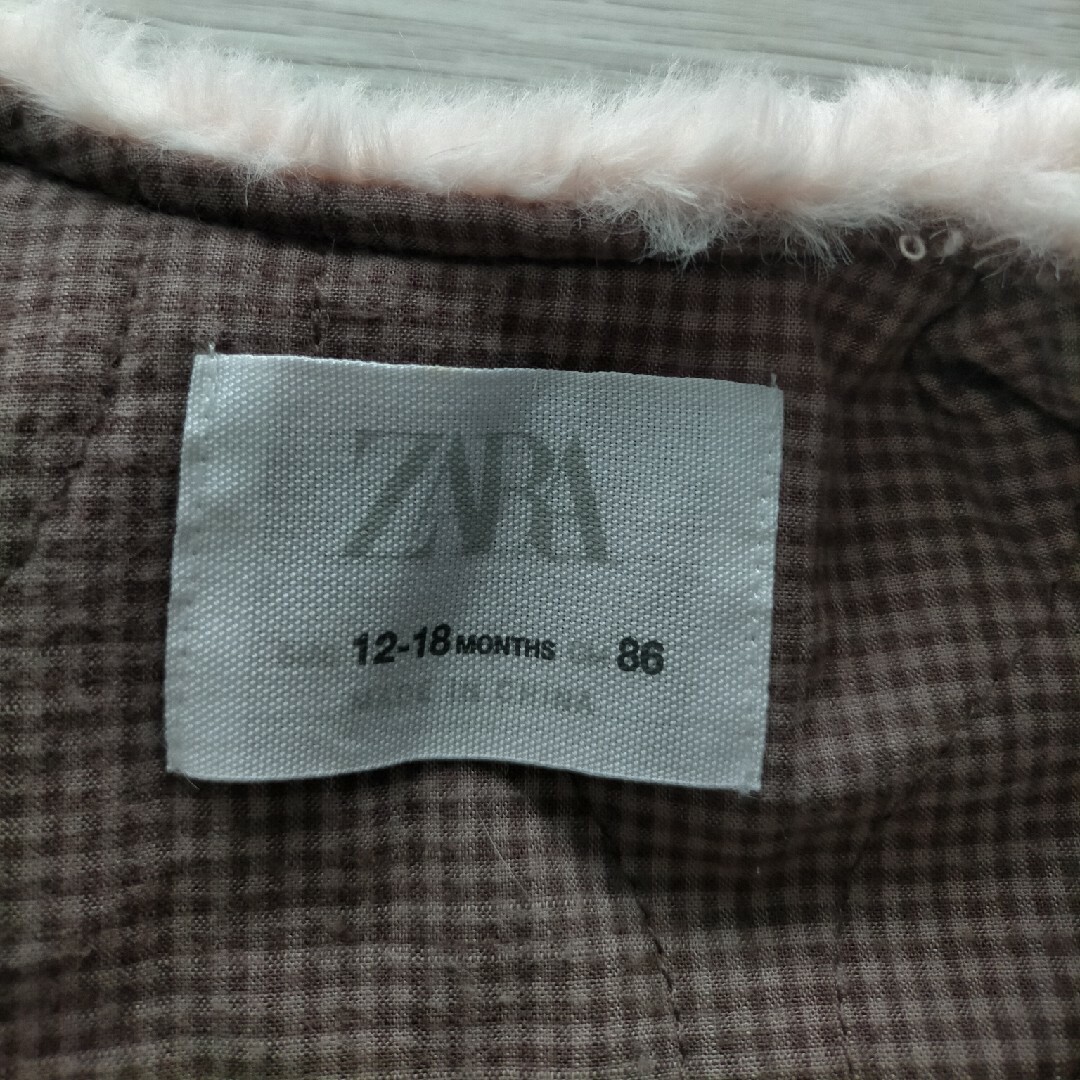 ZARA(ザラ)のZARA ファー ベスト キッズ/ベビー/マタニティのベビー服(~85cm)(ジャケット/コート)の商品写真