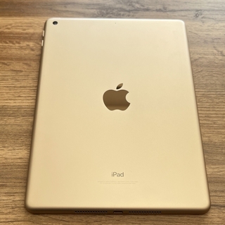 アップル(Apple)の〈美品〉Apple iPad 第5世代 32GB Wi-Fi ゴールド(タブレット)