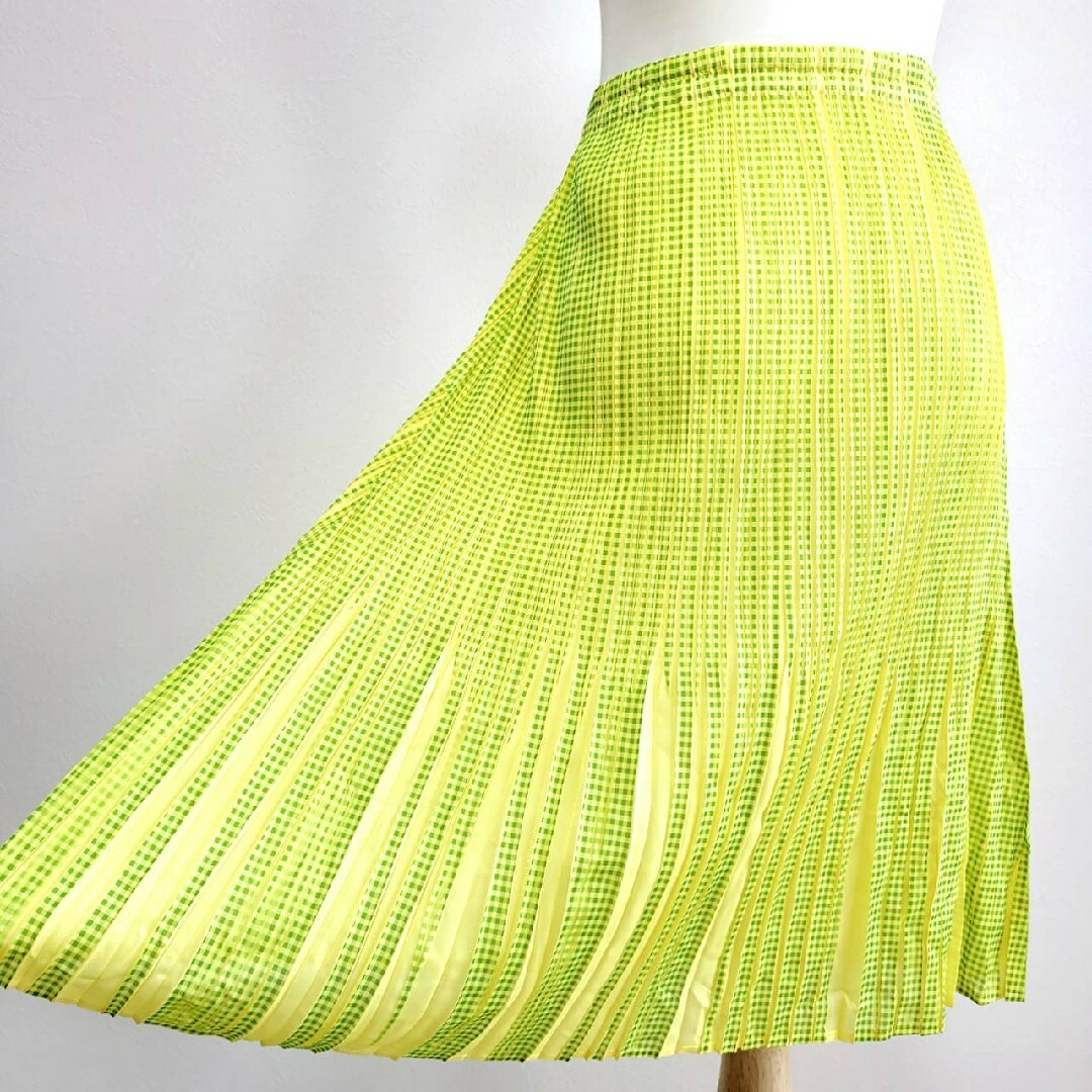 PLEATS PLEASE ISSEY MIYAKE(プリーツプリーズイッセイミヤケ)の【美COLOR】プリーツプリーズ　ギンガムチェック　フレア　スカート レディースのスカート(ロングスカート)の商品写真