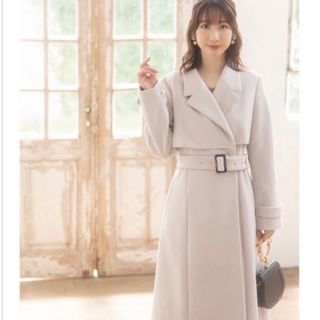 トッコクローゼット(TOCCO closet)のtocco closet ベルト付きヨークデザインロングコート　アイボリー(ロングコート)