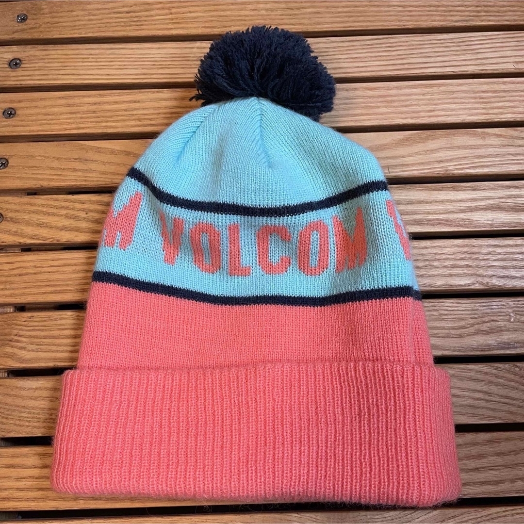 volcom(ボルコム)の【VOLCOM】ボルコム ニット帽 ビーニー スノーボード レディース スキー スポーツ/アウトドアのスノーボード(ウエア/装備)の商品写真