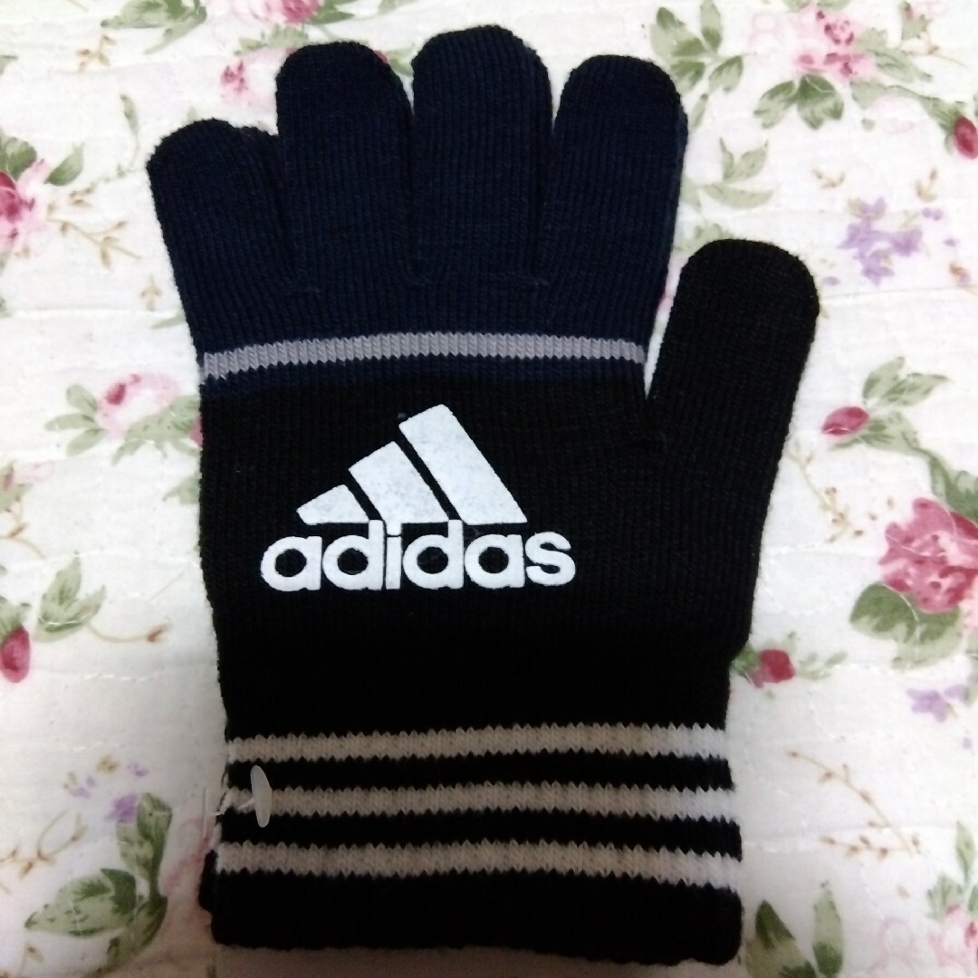 adidas(アディダス)の新品　アディダス手袋 キッズ/ベビー/マタニティのこども用ファッション小物(手袋)の商品写真