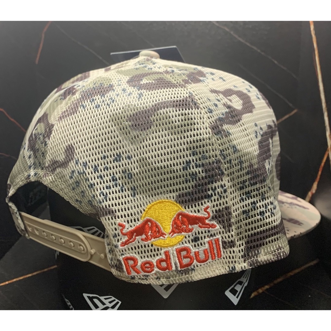 NEW ERA(ニューエラー)の刺繍多数RedBull レッドブル ニューエラメッシュキャップ　迷彩 メンズの帽子(キャップ)の商品写真