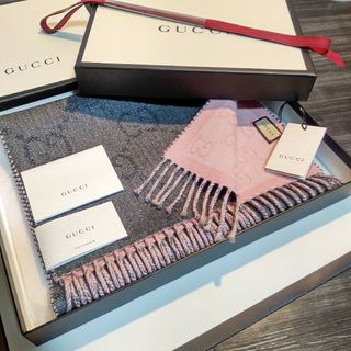 グッチ(Gucci)の❤極美品❤箱付き最高級ウール❤GUCCI ジャカード マフラー❤ピンクラメ❤(マフラー/ショール)