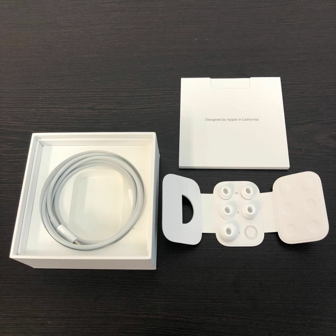 Apple(アップル)の【値下げ】AirPods Pro(第2世代/Lightning) スマホ/家電/カメラのオーディオ機器(ヘッドフォン/イヤフォン)の商品写真