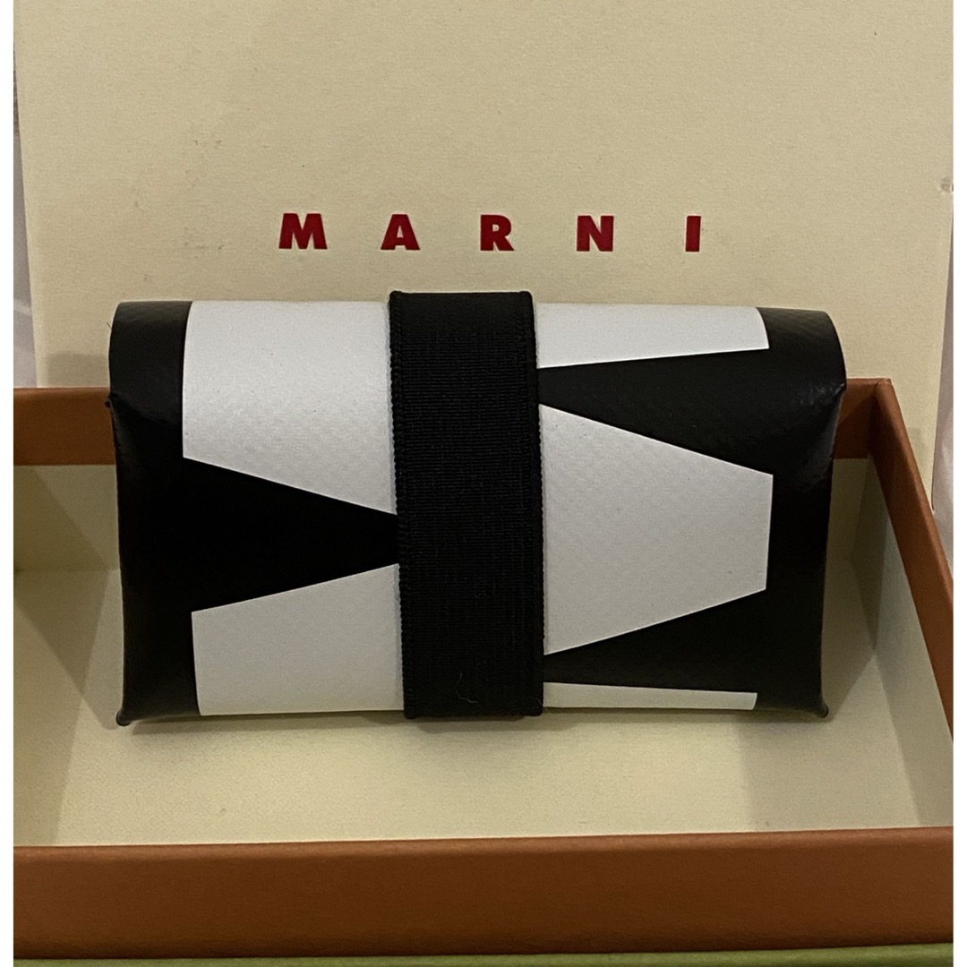 Marni(マルニ)のマルニMARNI PVC origami 二つ折り財布　ミニ財布　ブラック　黒 レディースのファッション小物(財布)の商品写真