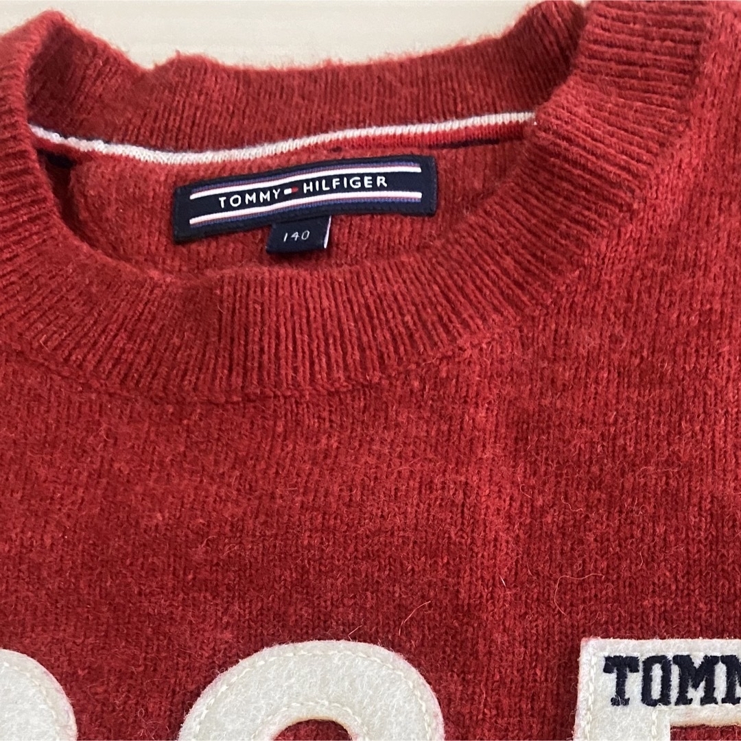 TOMMY HILFIGER(トミーヒルフィガー)の【お値下げしました‼️】TOMMY HILFIGER  赤セーター  140 キッズ/ベビー/マタニティのキッズ服男の子用(90cm~)(ニット)の商品写真