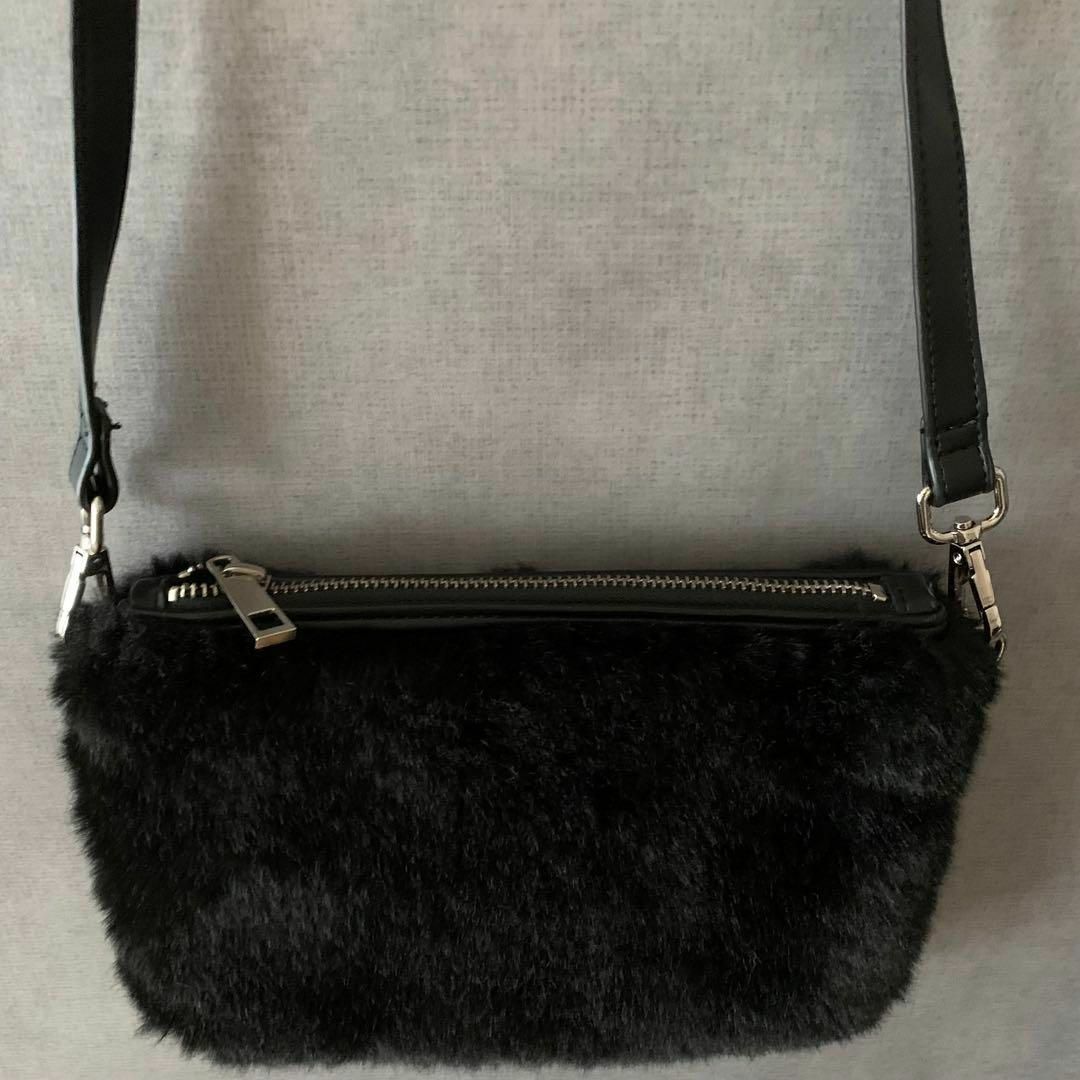 PLST(プラステ)の美品 PLST 黒ファーミニショルダーバッグ レディースのバッグ(ショルダーバッグ)の商品写真