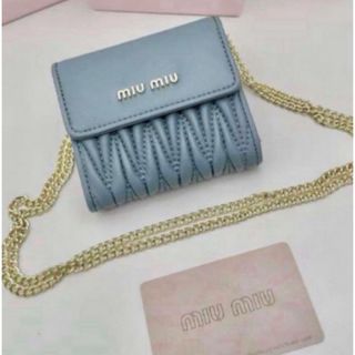 ミュウミュウ(miumiu)のMIUMIU マトラッセ　トリオンフ折り財布(財布)