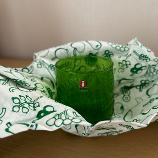 イッタラ(iittala)のiittala フルッタ　グリーン　布付き(グラス/カップ)