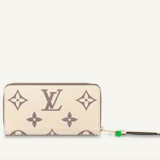 ルイヴィトン(LOUIS VUITTON)の非常に入手困難‼️正規【日本完売コレクション品 LV長財布】(財布)