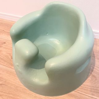 バンボ(Bumbo)のバンボ　Bumbo ベビーチェア　美品　チェアカバー　おまけ付き(その他)