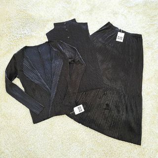 プリーツプリーズイッセイミヤケ(PLEATS PLEASE ISSEY MIYAKE)の【未使用】希少　プリーツプリーズ　3点セット　ベロア　セットアップ(セット/コーデ)