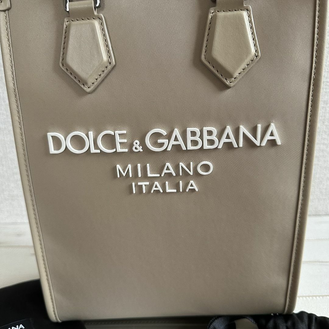 DOLCE&GABBANA(ドルチェアンドガッバーナ)の【新品・未使用】DOLCE&GABBANA ロゴ ナイロンバッグ　ベージュ レディースのバッグ(ハンドバッグ)の商品写真