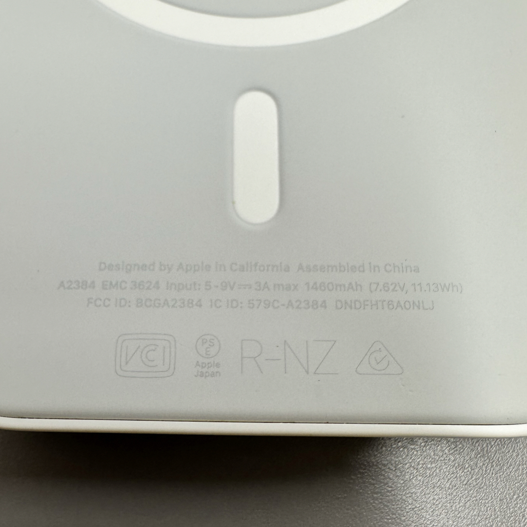 Apple(アップル)の【純正品】 Apple MagSafe バッテリーパック MJWY3ZA/A スマホ/家電/カメラのスマートフォン/携帯電話(バッテリー/充電器)の商品写真