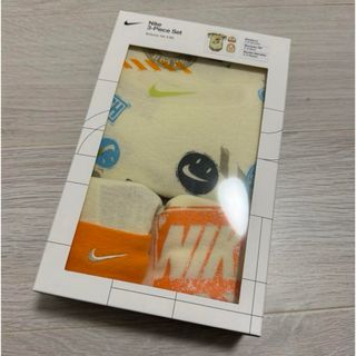 ナイキ(NIKE)のNIKE 0-6month 60 3点セット bodysuit hat bib(ロンパース)