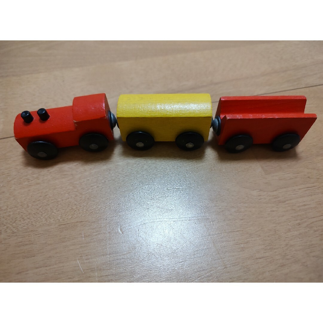 IKEA(イケア)のイケア　木製汽車セット キッズ/ベビー/マタニティのおもちゃ(電車のおもちゃ/車)の商品写真