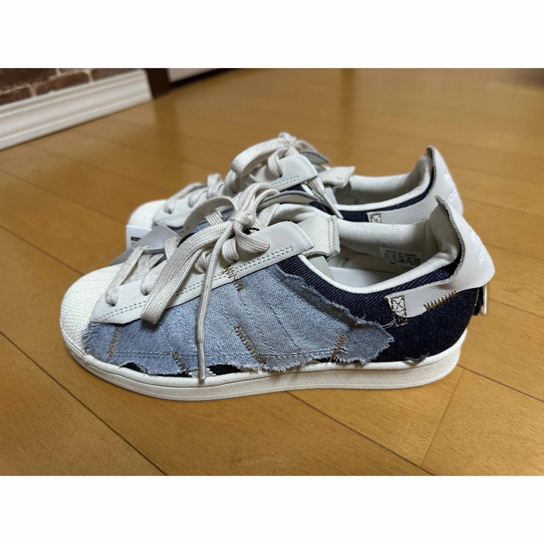 adidas(アディダス)のADIDASORIGINALSSUPERSTARWORKSHOP 1 DENIM レディースの靴/シューズ(スニーカー)の商品写真