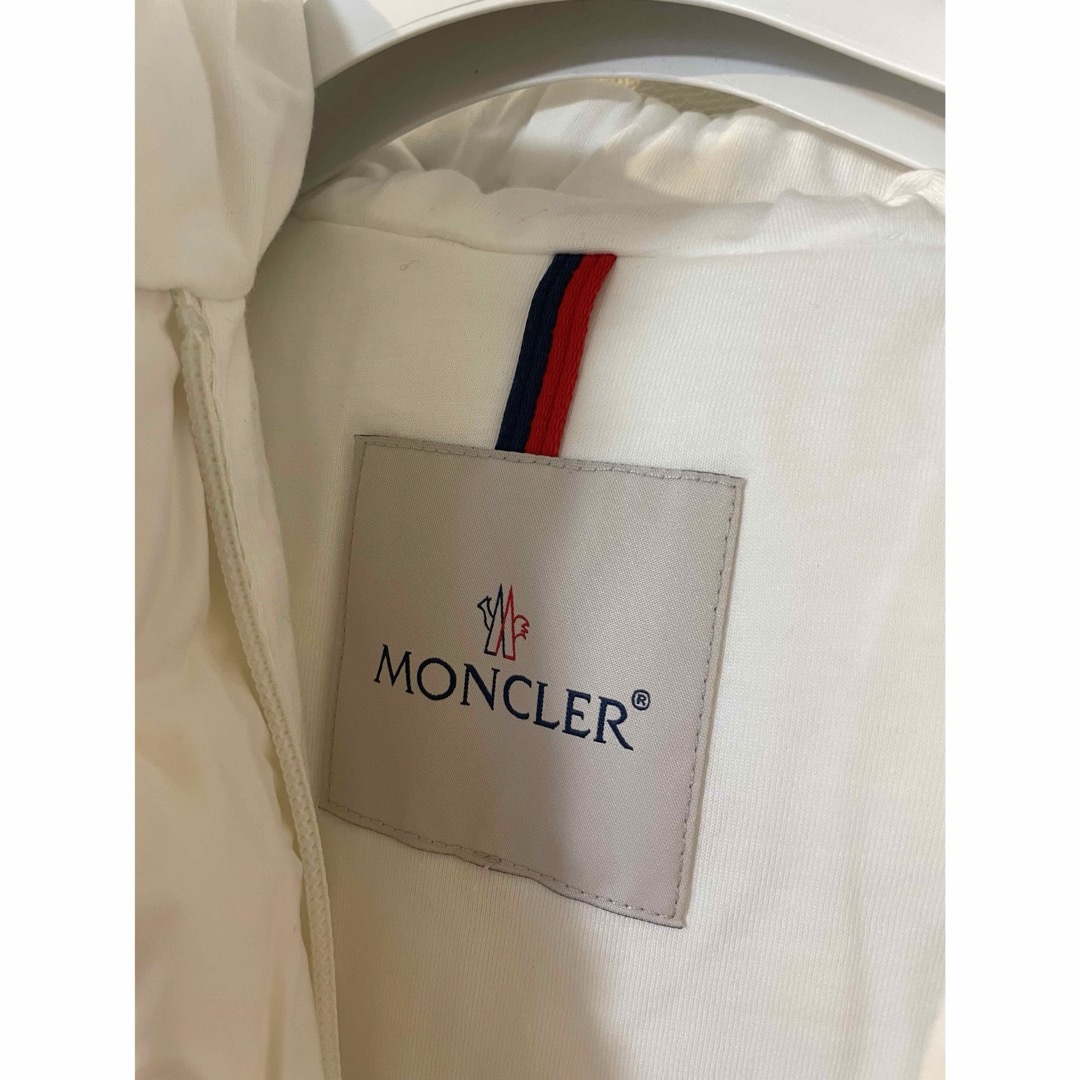 MONCLER(モンクレール)の【新品】MONCLERモンクレール　EBRE 3A100cm キッズ/ベビー/マタニティのキッズ服女の子用(90cm~)(ジャケット/上着)の商品写真