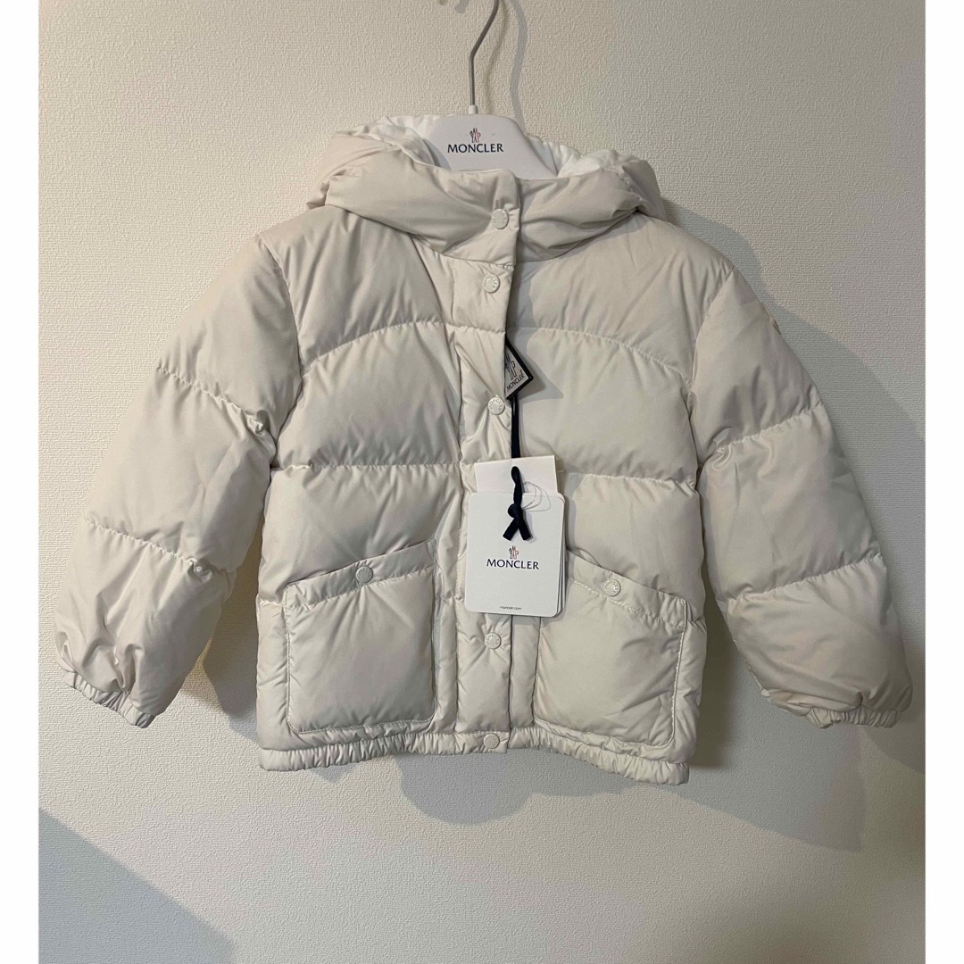 MONCLER(モンクレール)の【新品】MONCLERモンクレール　EBRE 3A100cm キッズ/ベビー/マタニティのキッズ服女の子用(90cm~)(ジャケット/上着)の商品写真